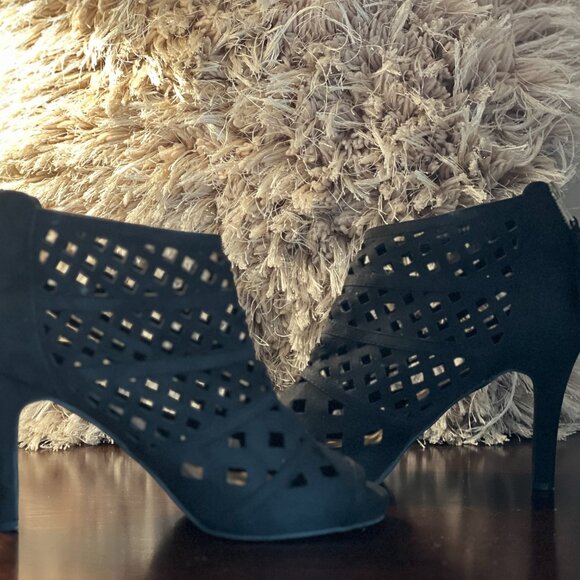 Black Suede Laser Cut Out Peep Toe Mesh Tassel Zip Up Heels in size 12 Wide - Picture 2 of 9
